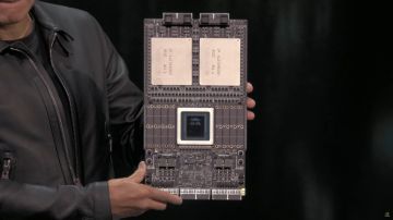 黄仁勋称AIGPU寿命可达8年 马斯克谈老卡算力价值 图 1